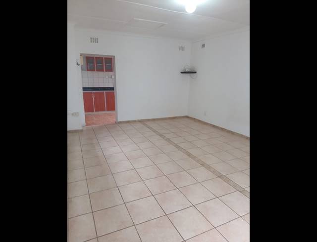 1 BEDROOM ROOM TO LET IN RESERVOIR HILLS